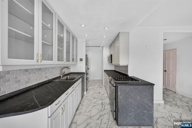 2077 Center Avenue PHB, Fort Lee, NJ 07024
