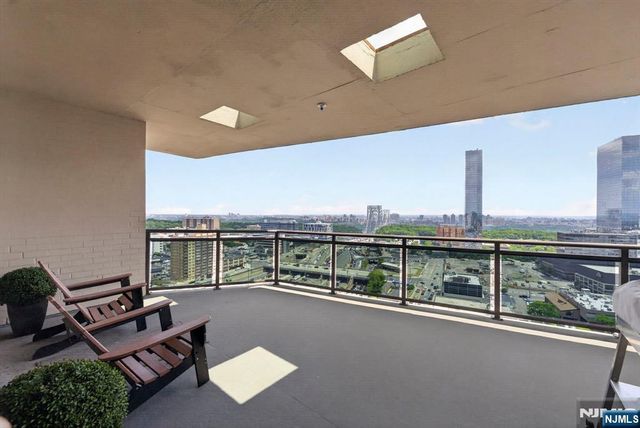 2077 Center Avenue PHB, Fort Lee, NJ 07024