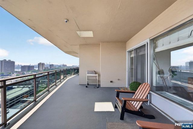 2077 Center Avenue PHB, Fort Lee, NJ 07024