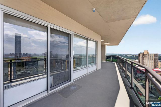 2077 Center Avenue PHB, Fort Lee, NJ 07024