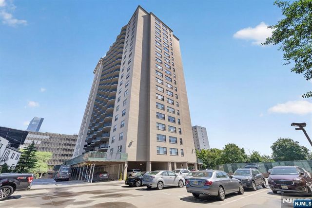2077 Center Avenue PHB, Fort Lee, NJ 07024