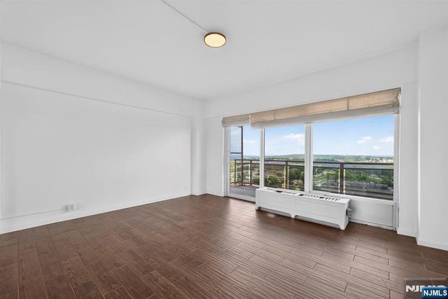 2077 Center Avenue PHB, Fort Lee, NJ 07024