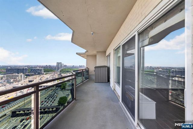 2077 Center Avenue PHB, Fort Lee, NJ 07024