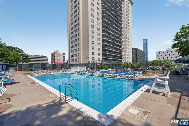 2077 Center Avenue PHB, Fort Lee, NJ 07024