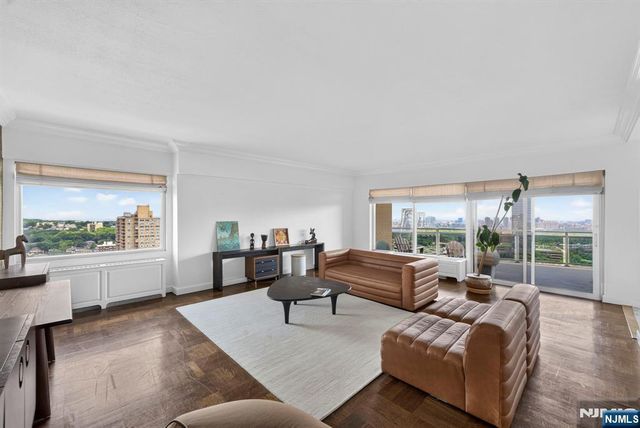 2077 Center Avenue PHB, Fort Lee, NJ 07024
