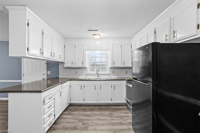 265 Olde Vineyard Court, Winston-salem, NC 27104