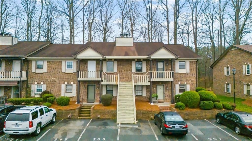 265 Olde Vineyard Court, Winston-salem, NC 27104