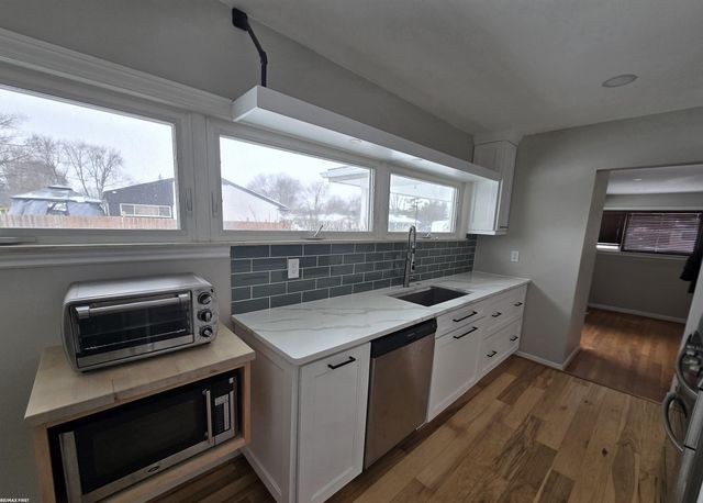 22324 Spitzley Street, Clinton Twp, MI 48035