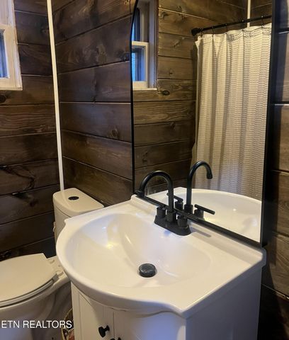 35 Buffalo Rd, Oneida, TN 37841