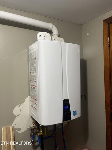 35 Buffalo Rd, Oneida, TN 37841