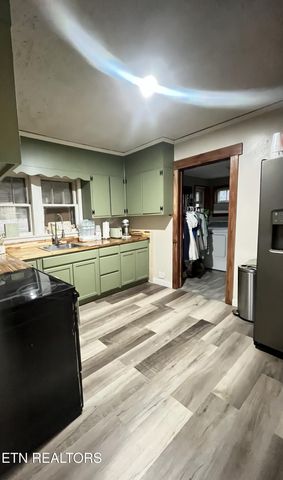 35 Buffalo Rd, Oneida, TN 37841