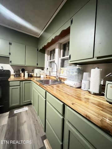 35 Buffalo Rd, Oneida, TN 37841