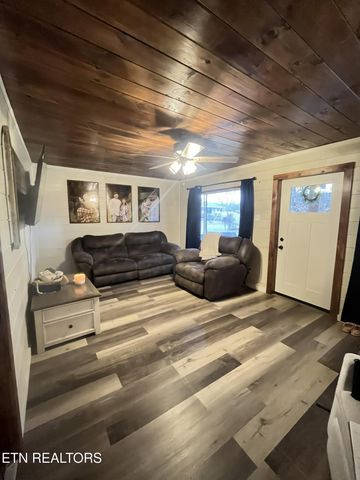 35 Buffalo Rd, Oneida, TN 37841