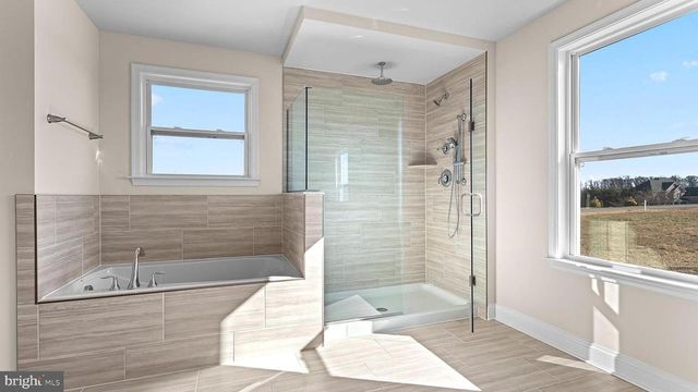 143 HILLSDALE DR, Fredericksburg, VA 22405