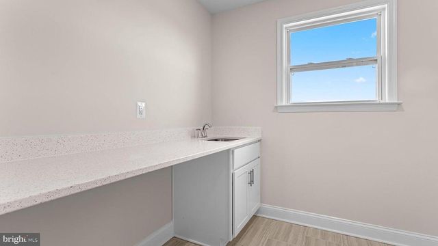 143 HILLSDALE DR, Fredericksburg, VA 22405