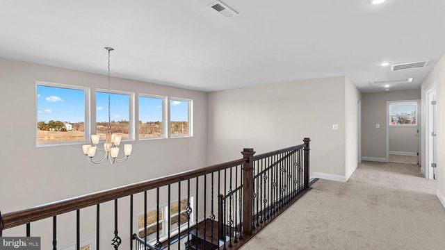 143 HILLSDALE DR, Fredericksburg, VA 22405