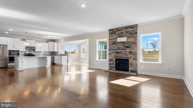 143 HILLSDALE DR, Fredericksburg, VA 22405