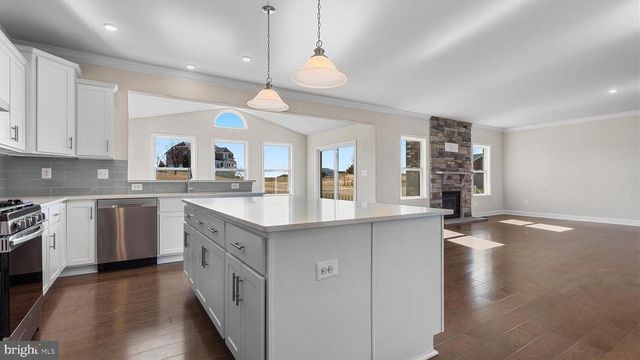 143 HILLSDALE DR, Fredericksburg, VA 22405