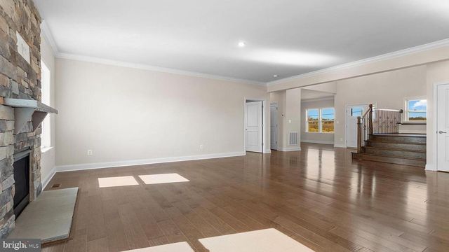 143 HILLSDALE DR, Fredericksburg, VA 22405