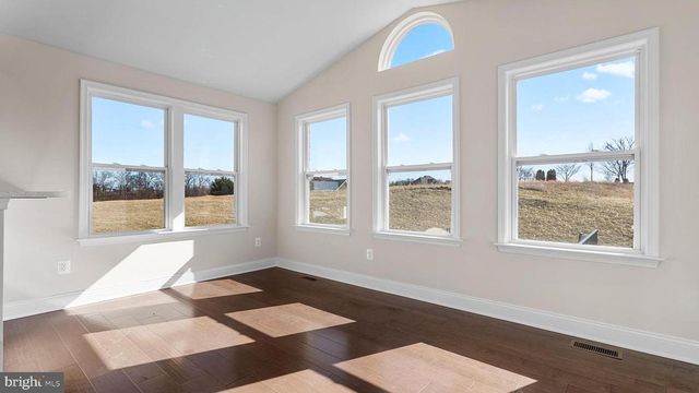 143 HILLSDALE DR, Fredericksburg, VA 22405