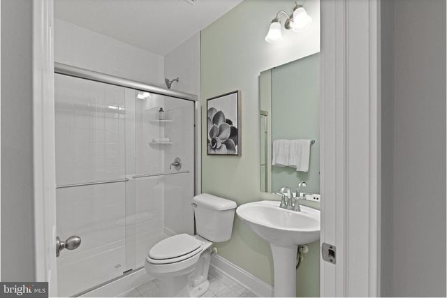 143 HILLSDALE DR, Fredericksburg, VA 22405