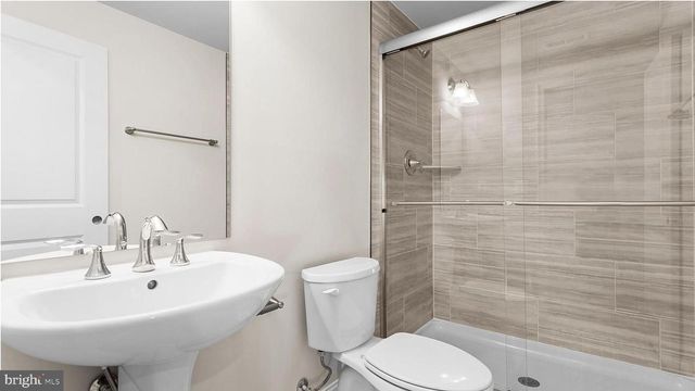 143 HILLSDALE DR, Fredericksburg, VA 22405