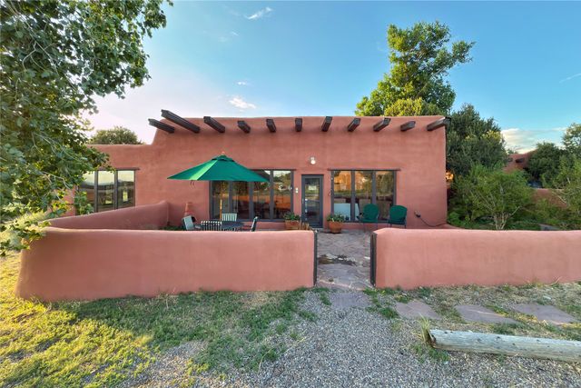 54 Rons Road, Santa Fe, NM 87508