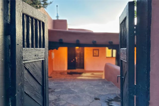 54 Rons Road, Santa Fe, NM 87508