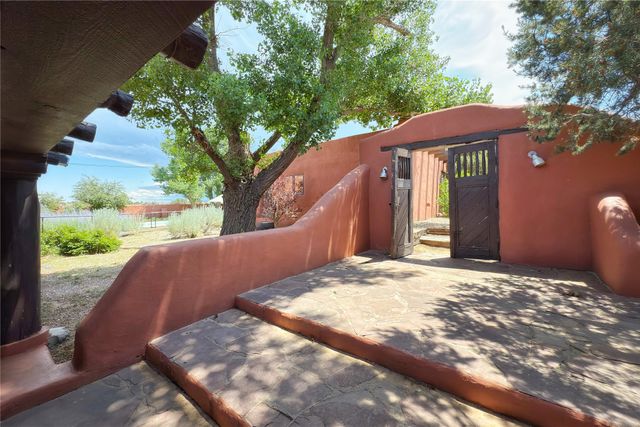 54 Rons Road, Santa Fe, NM 87508