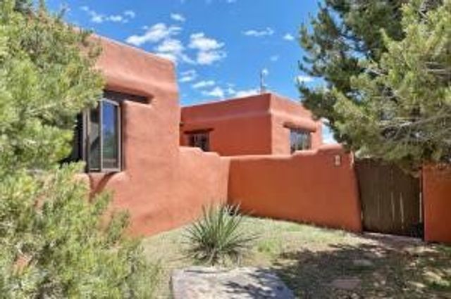 54 Rons Road, Santa Fe, NM 87508