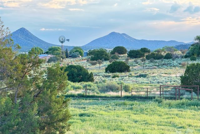 54 Rons Road, Santa Fe, NM 87508