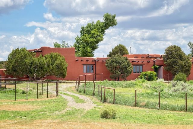 54 Rons Road, Santa Fe, NM 87508