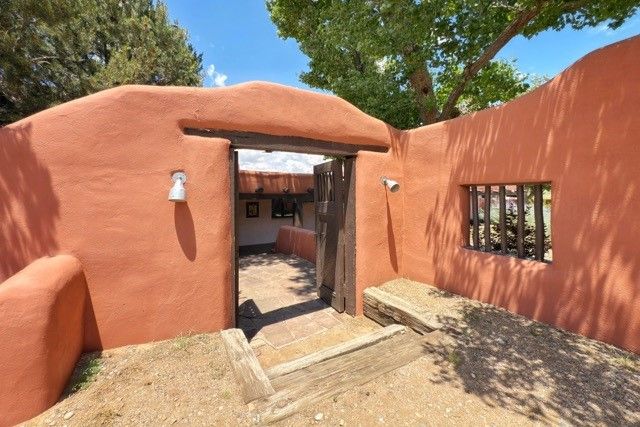 54 Rons Road, Santa Fe, NM 87508