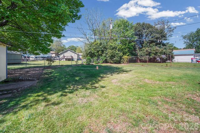 335 Mayflower Avenue, Cramerton, NC 28032