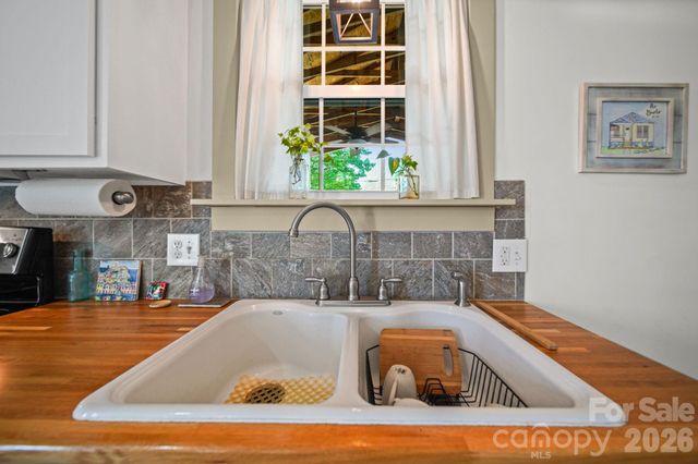 335 Mayflower Avenue, Cramerton, NC 28032