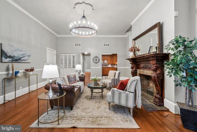 3 W MOUNT VERNON PL #1, Baltimore, MD 21201