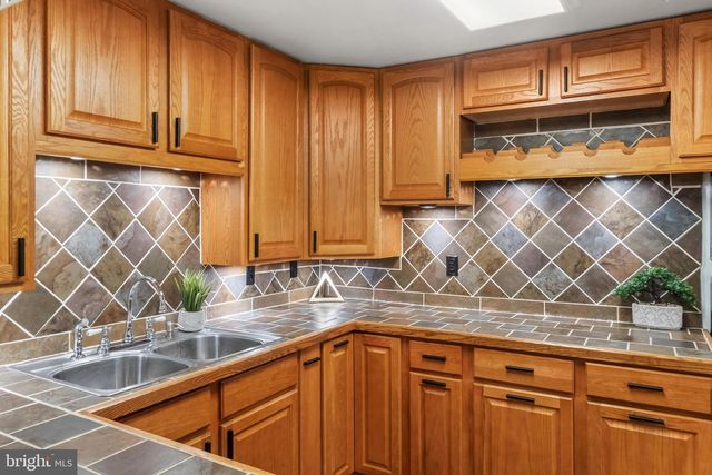 3 W MOUNT VERNON PL #1, Baltimore, MD 21201