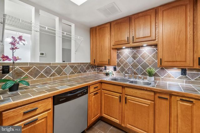 3 W MOUNT VERNON PL #1, Baltimore, MD 21201