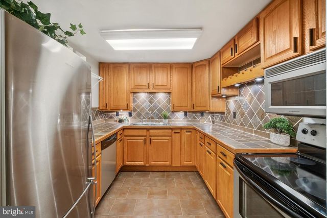 3 W MOUNT VERNON PL #1, Baltimore, MD 21201