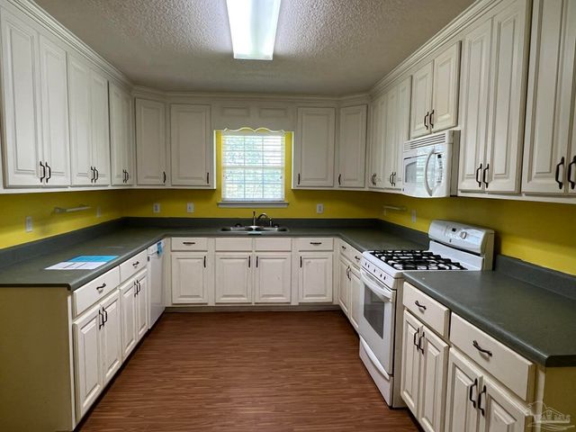 124 S Canoe Rd, Atmore, AL 36502