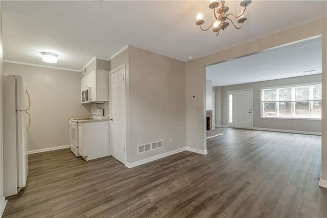 136 Old Ferry Way, Roswell, GA 30076