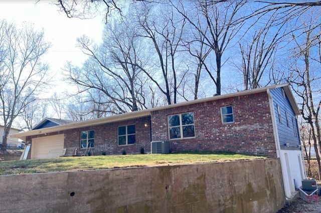 1006 S G Street, Rogers, AR 72756