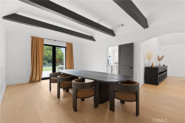 5946 Woodlake Avenue, Woodland Hills, CA 91367