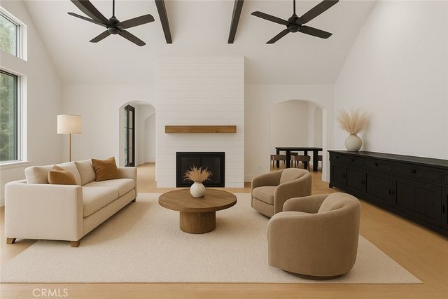 5946 Woodlake Avenue, Woodland Hills, CA 91367