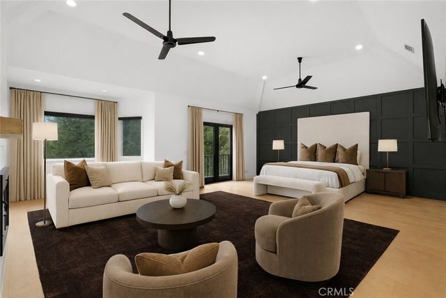 5946 Woodlake Avenue, Woodland Hills, CA 91367