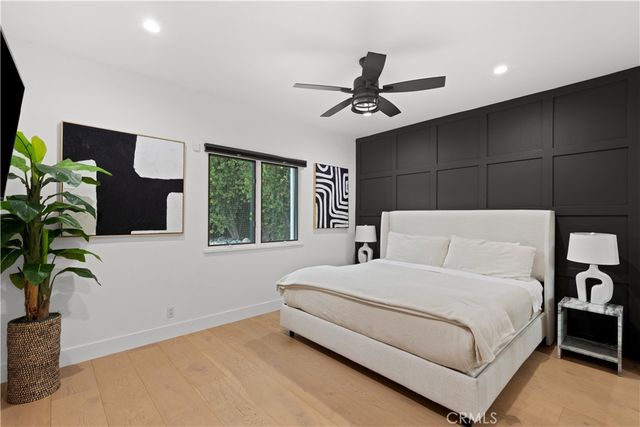 5946 Woodlake Avenue, Woodland Hills, CA 91367