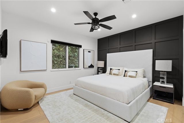 5946 Woodlake Avenue, Woodland Hills, CA 91367