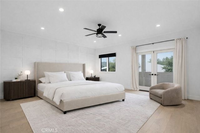 5946 Woodlake Avenue, Woodland Hills, CA 91367