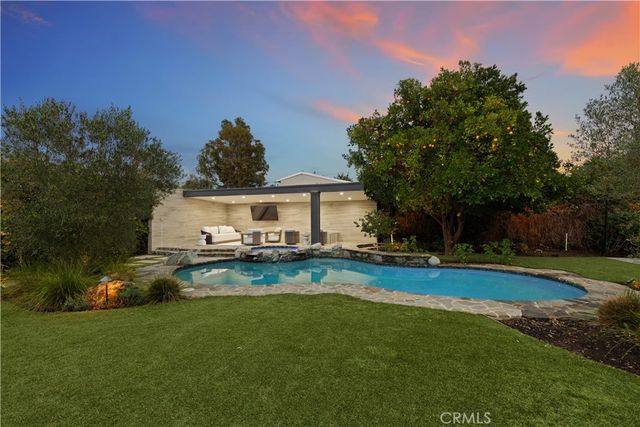 5946 Woodlake Avenue, Woodland Hills, CA 91367