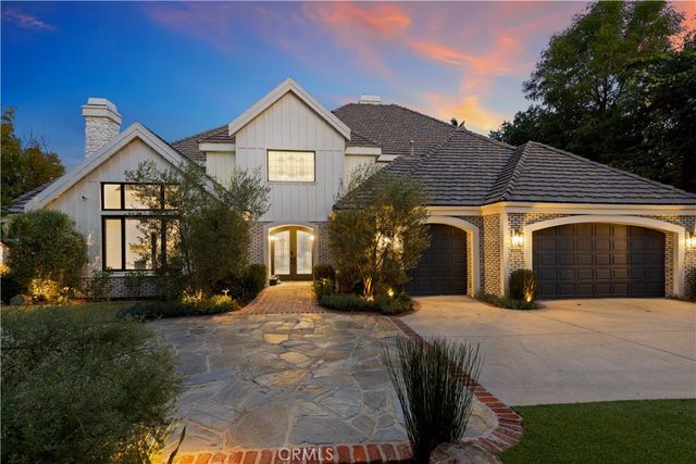 5946 Woodlake Avenue, Woodland Hills, CA 91367